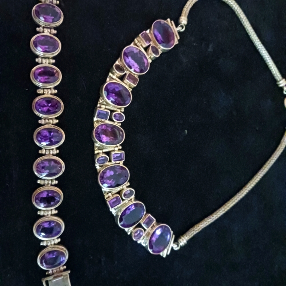 Necklace bracelet set